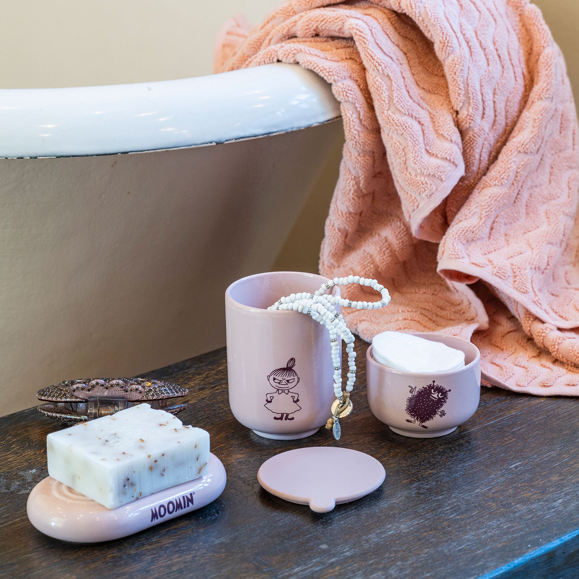 Mug for toothbrushes